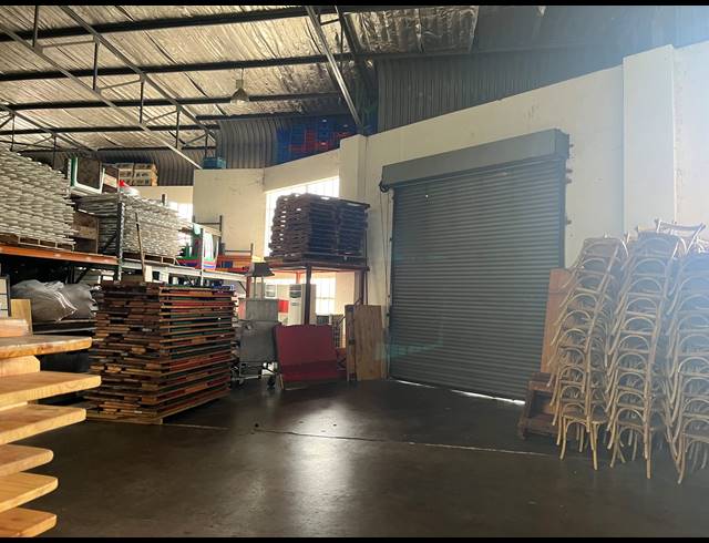 1,751M² WAREHOUSE FOR SALE IN WEST ACRES EXT 1
